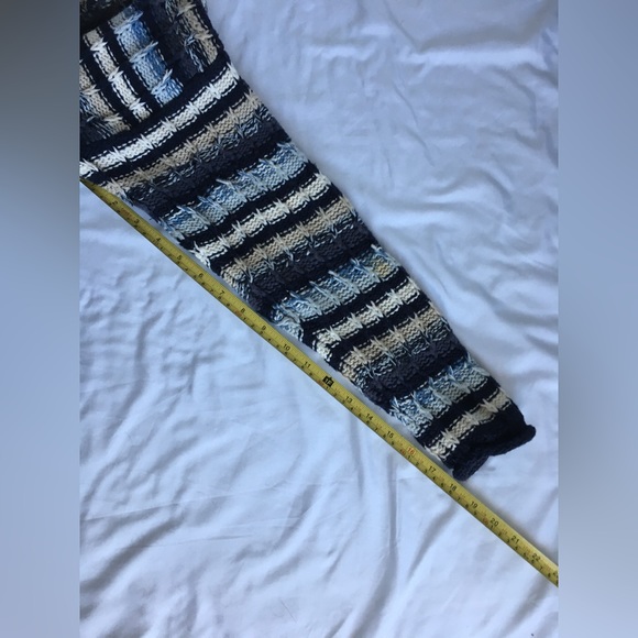 90’s The Limited navy/blue/white/tan knit sweater with button accent. - Picture 6 of 8